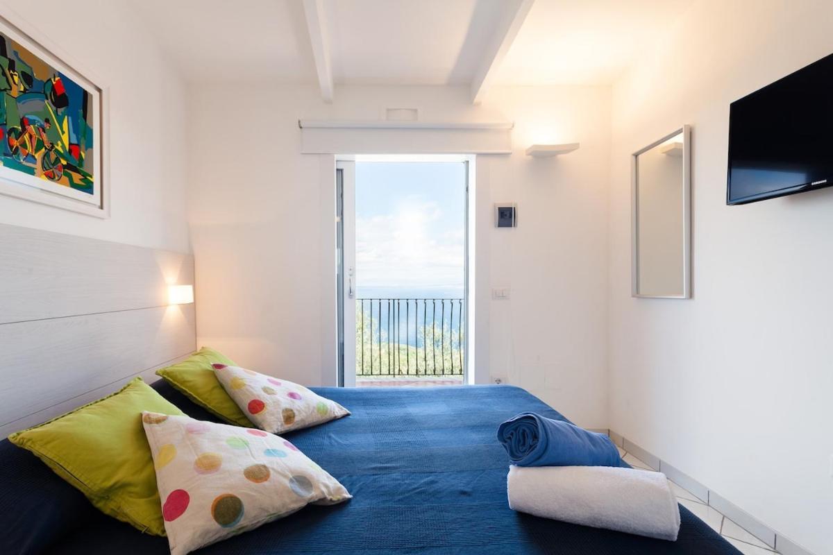 Angela With Private Pool And Sea View Villa *