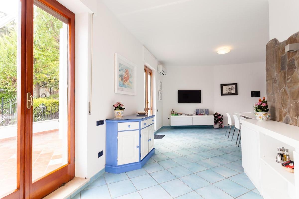 Angela With Private Pool And Sea View Villa *