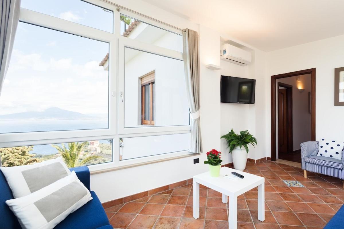 Angela With Private Pool And Sea View Villa *