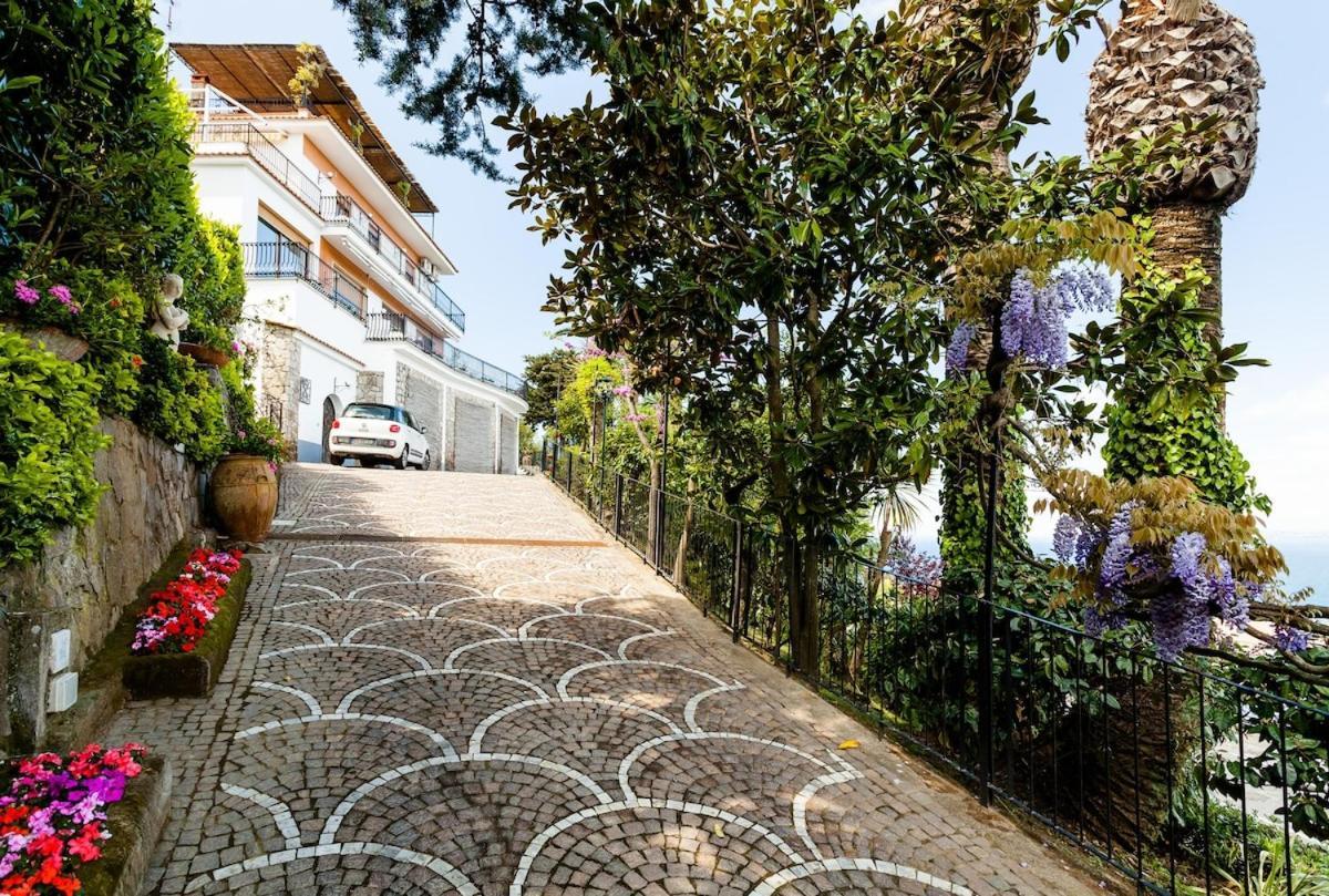 Angela With Private Pool And Sea View Sorrento